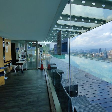 Starsbed Klcc Skyview Roof Pool Hostel Kuala Lumpur Kültér fotó