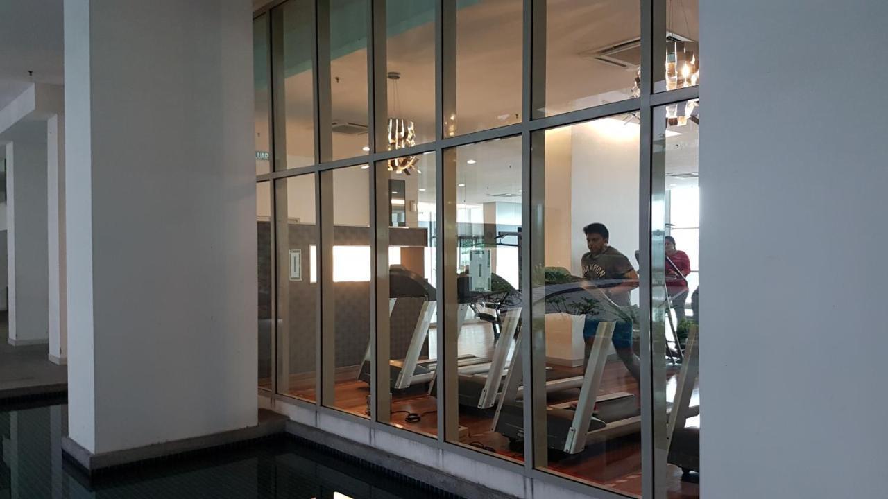 Starsbed Klcc Skyview Roof Pool Hostel Kuala Lumpur Kültér fotó
