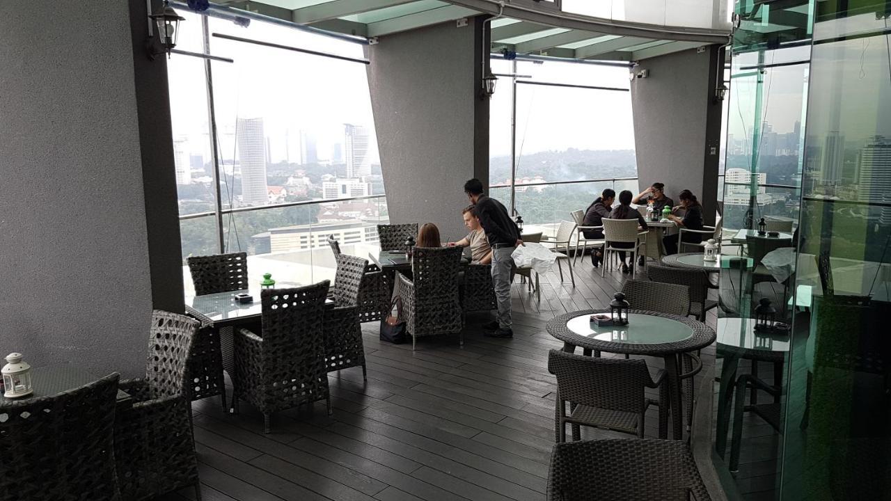 Starsbed Klcc Skyview Roof Pool Hostel Kuala Lumpur Kültér fotó